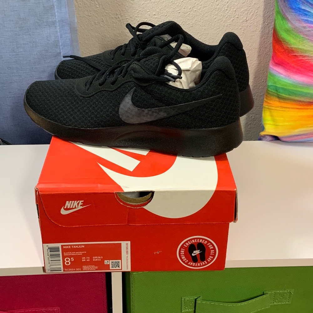 NEW Nike Black Athletic Sneakers Mens 8.5